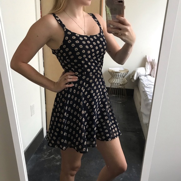 Lucca Couture daisy print sundress - Picture 2 of 4